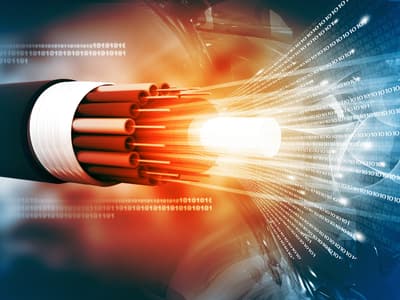 Pourquoi la fibre optique est plus rapide ?