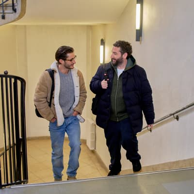 La Grande Classe : Mouloud Achour reçoit Pierre Niney pour la première de l’émission