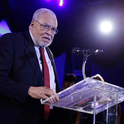James Earl Jones est parti : retour sur les rôles marquants du doubleur de Dark Vador et Mufasa