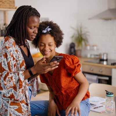 Réseaux sociaux : comment activer le contrôle parental sur les différentes plateformes ?
