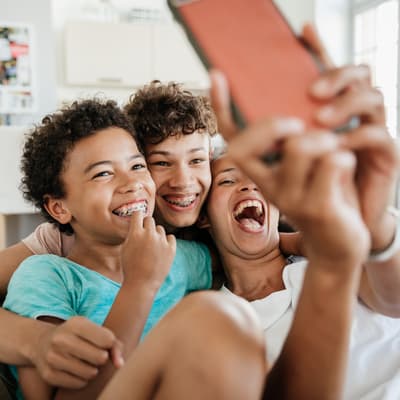 Smartphones : les bons plans de la rentrée sont chez SFR