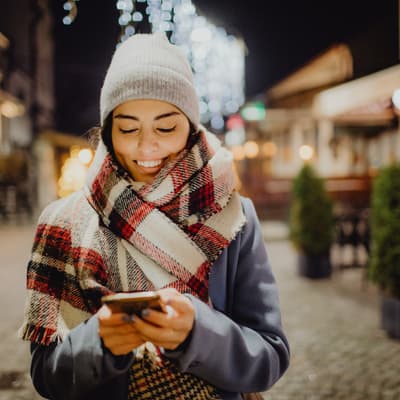Smartphone, casque VR, écouteurs... les bons plans de Noël continuent chez SFR