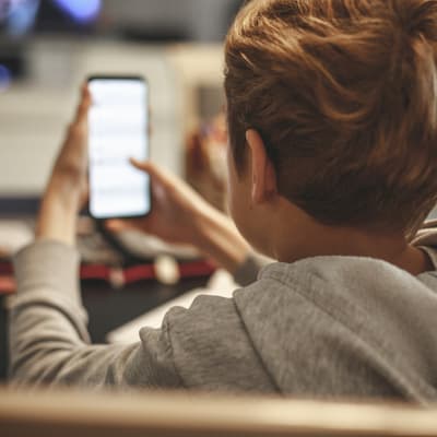 Bientôt une vérification d’âge pour télécharger des applications sur Android ?