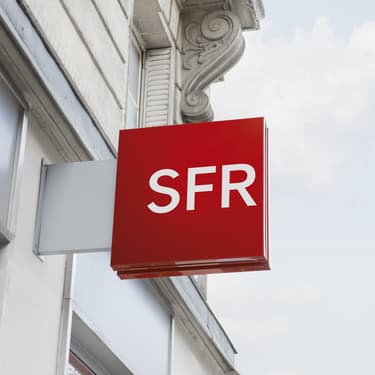 Enseigne d'une boutique SFR à Nation, Paris.