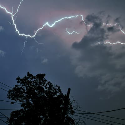 Pourquoi est-il conseillé de débrancher sa box Internet pendant un orage ?
