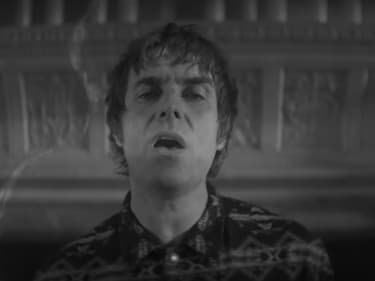 Liam Gallagher au coin du feu dans son nouveau clip