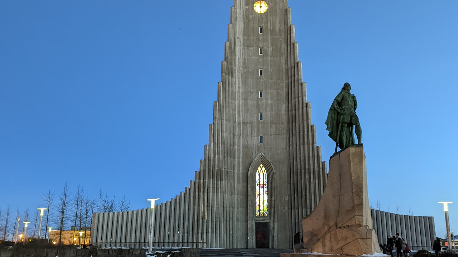 On ne va pas dire qu'avec le Mode Nuit, les photos semblent être prises comme en plein jour, mais presque... On ne va pas dire qu'avec le Mode Nuit, les photos semblent être prises comme en plein jour, mais presque...