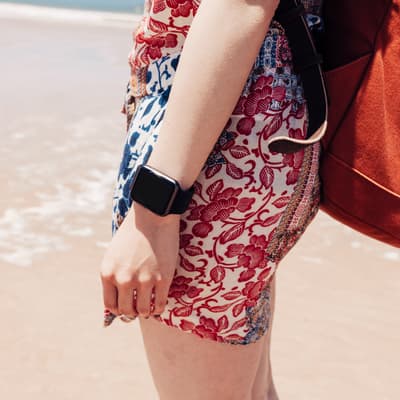 Pourquoi il vaut mieux emmener une smartwatch qu'un smartphone à la plage