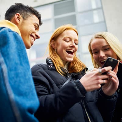 Quel smartphone offrir à un ado en 2024 ?