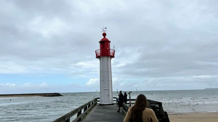 Tentons de ''retirer'' les touristes présents sur cette photo. Tentons de ''retirer'' les touristes présents sur cette photo.