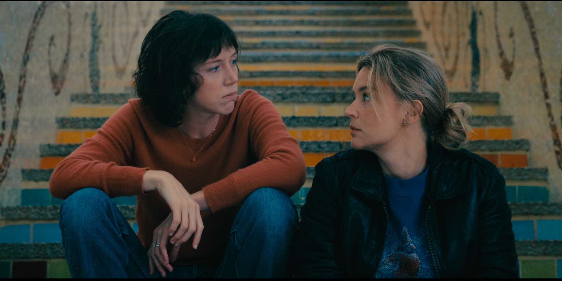 Sara Giraudeau et Virginie Efira jouent des sœurs dont le quotidien bascule, quand la fille de l'aînée tombe malade, dans "Tout va bien".
