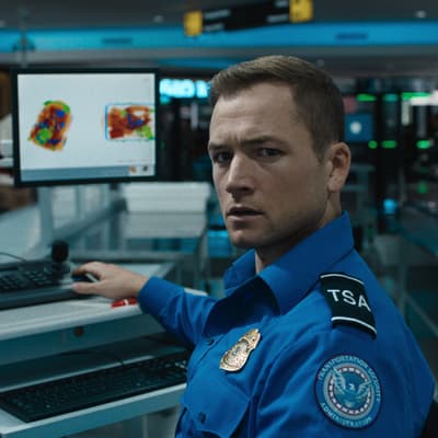 Carry-On sur Netflix : Taron Egerton dans un thriller d'action palpitant pour Noël