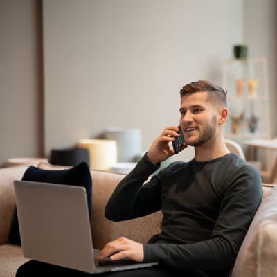 Et si votre smartphone attendait à votre place lors d’un appel au service client ?