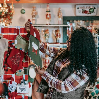 1 Français sur 3 stresse face aux cadeaux de Noël : nos astuces pour des achats en toute détente