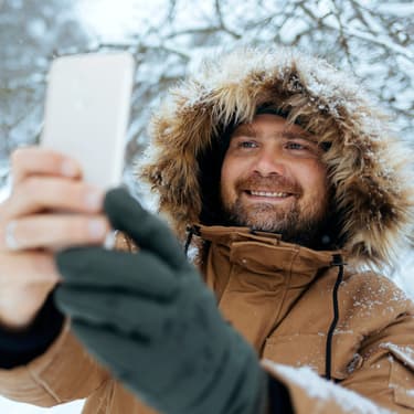 Insolite : l'astuce ingénieuse trouvée par un homme bloqué dans la neige pour envoyer un SMS