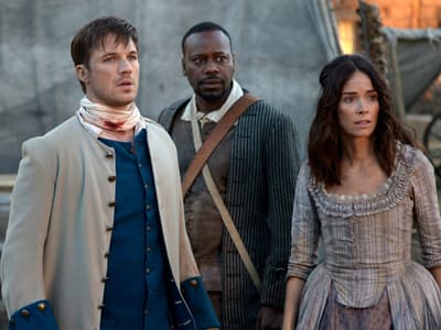 Timeless : embarquez pour une série de voyages dans le temps sur SYFY