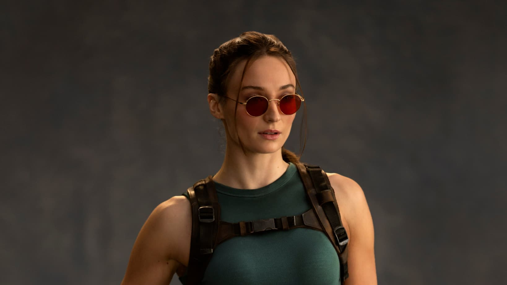 Sophie Turner se révèle dans la peau de Lara Croft.