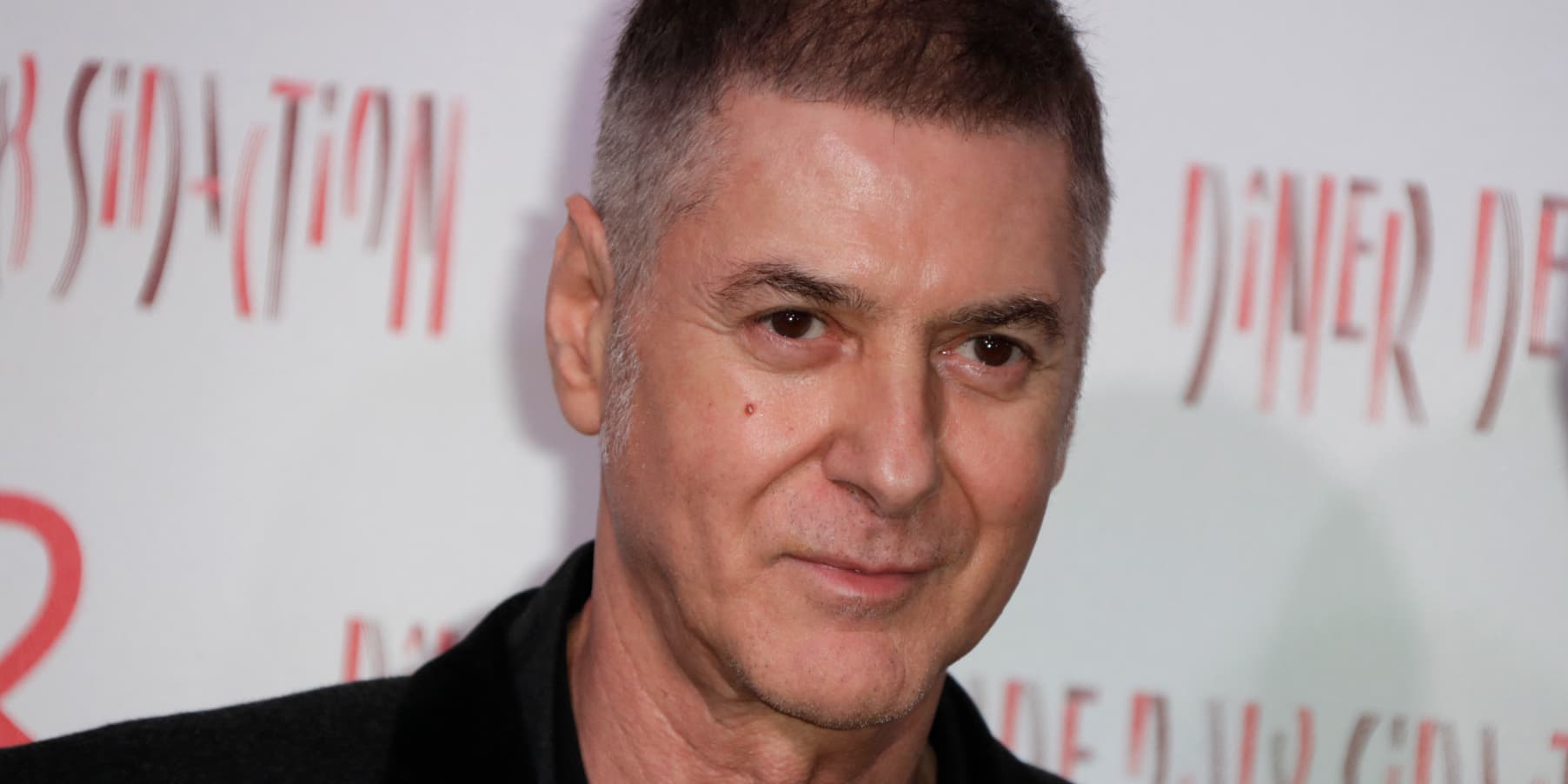 Etienne Daho  à un diner de gala pour le Sidaction en 2018. 