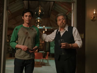Hunters : la scénariste se confie sur le twist final de la série Amazon