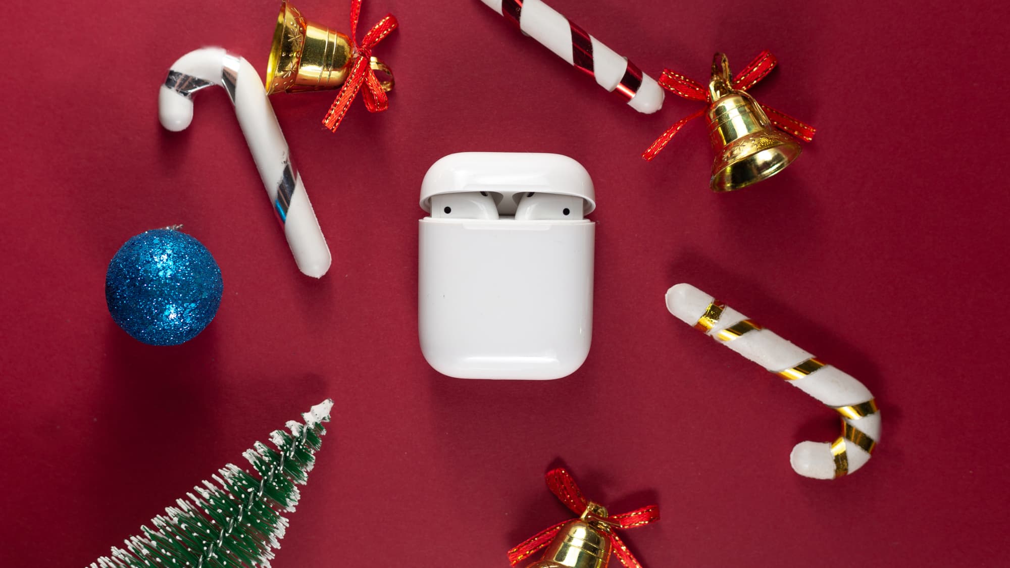 Idée cadeau Apple : les AirPods 2 profitent d'une remise avant Noël - Le  Parisien