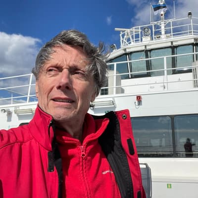 J'irai dormir chez vous : Antoine de Maximy débarque aux Pays-Baltes sur RMC Découverte